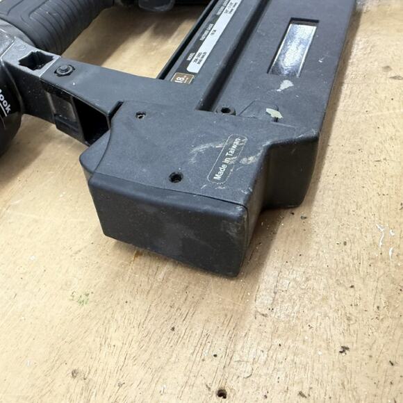 Masterforce 208-5005 Magnesium 18 GA Brad Nailer 5/8"-2-1/8" Used - Picture 9 of 11